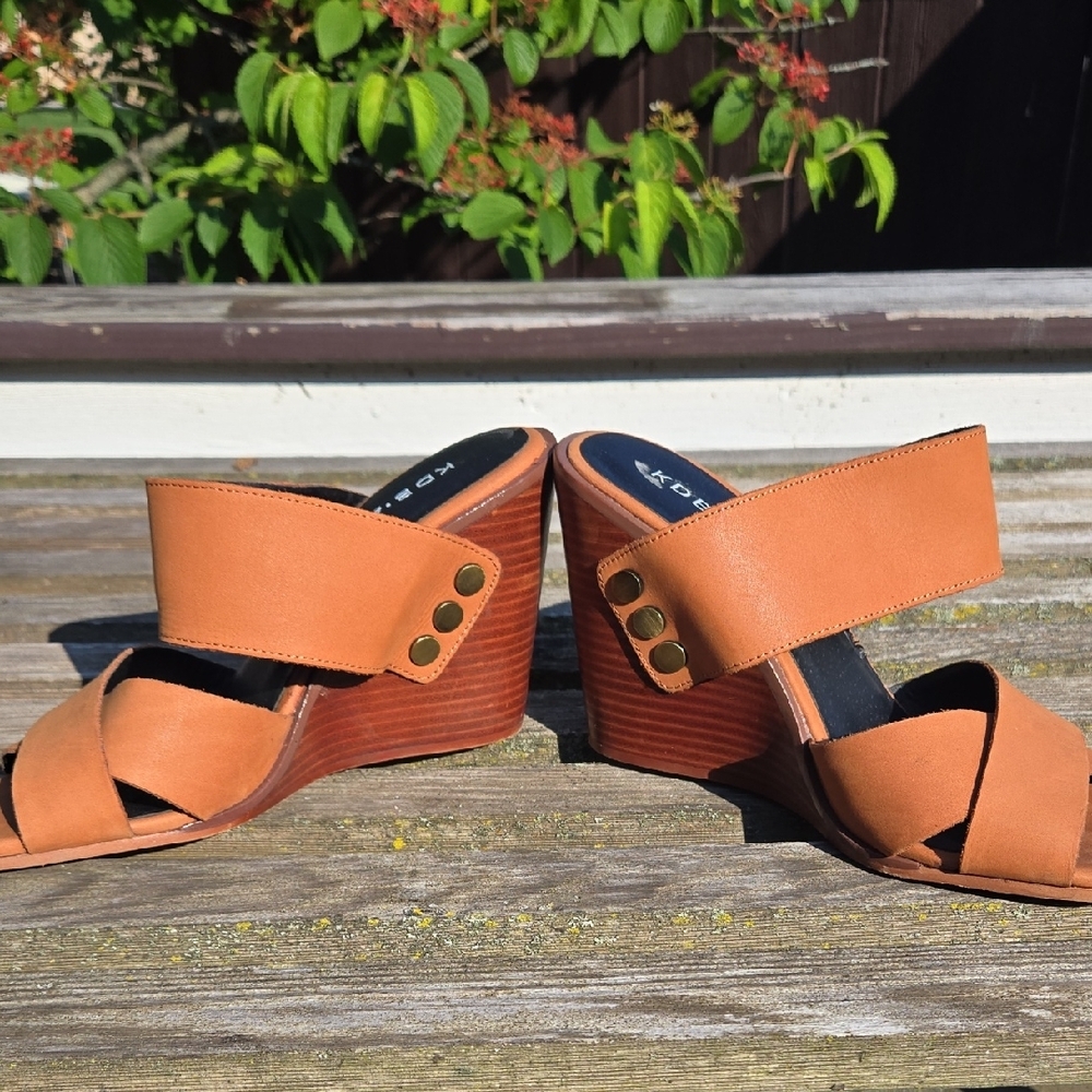 KDB Tan Leather Wedge Sandals with Buckle - Picture 3 of 4